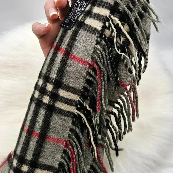 Burberry Novacheck Grey πππ% πππ¬π‘π¦ππ«π Scarf - Picture 4 of 12